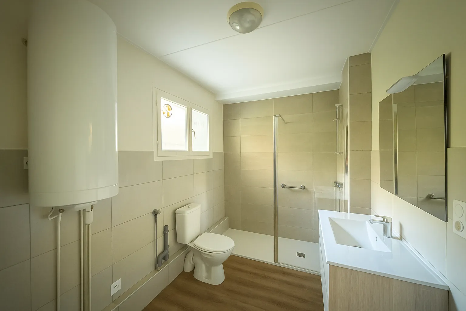 Maison avec hangar et garages à Saint-Étienne secteur Terres Noires 