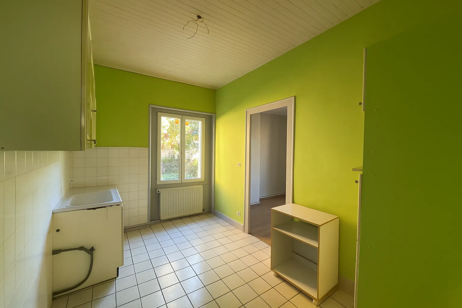 Maison avec hangar et garages à Saint-Étienne secteur Terres Noires 