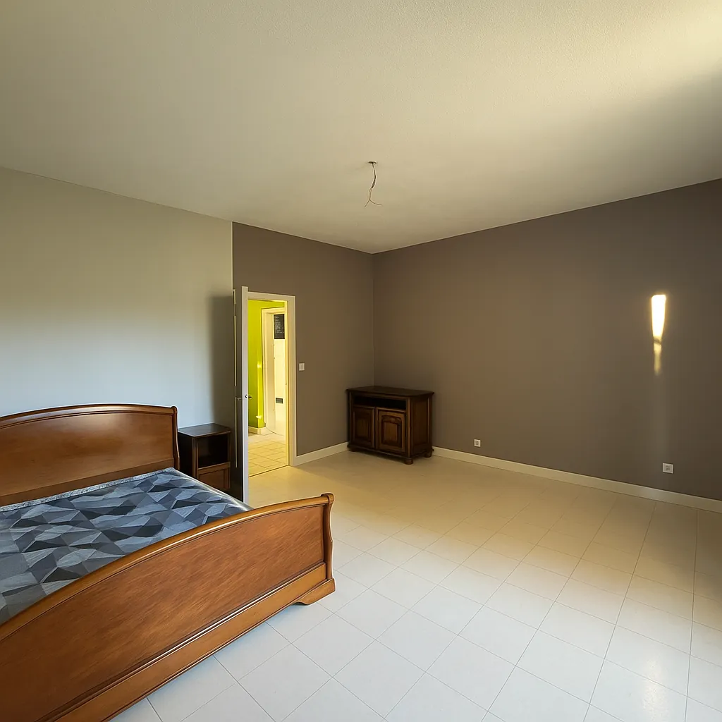 Maison avec hangar et garages à Saint-Étienne secteur Terres Noires 