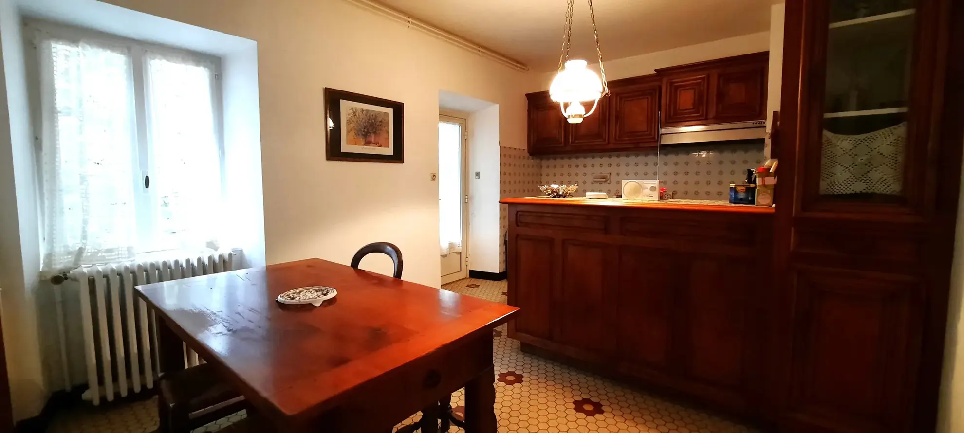 Maison traditionnelle en pierre de 220 m² avec grand garage à Montsalvy 