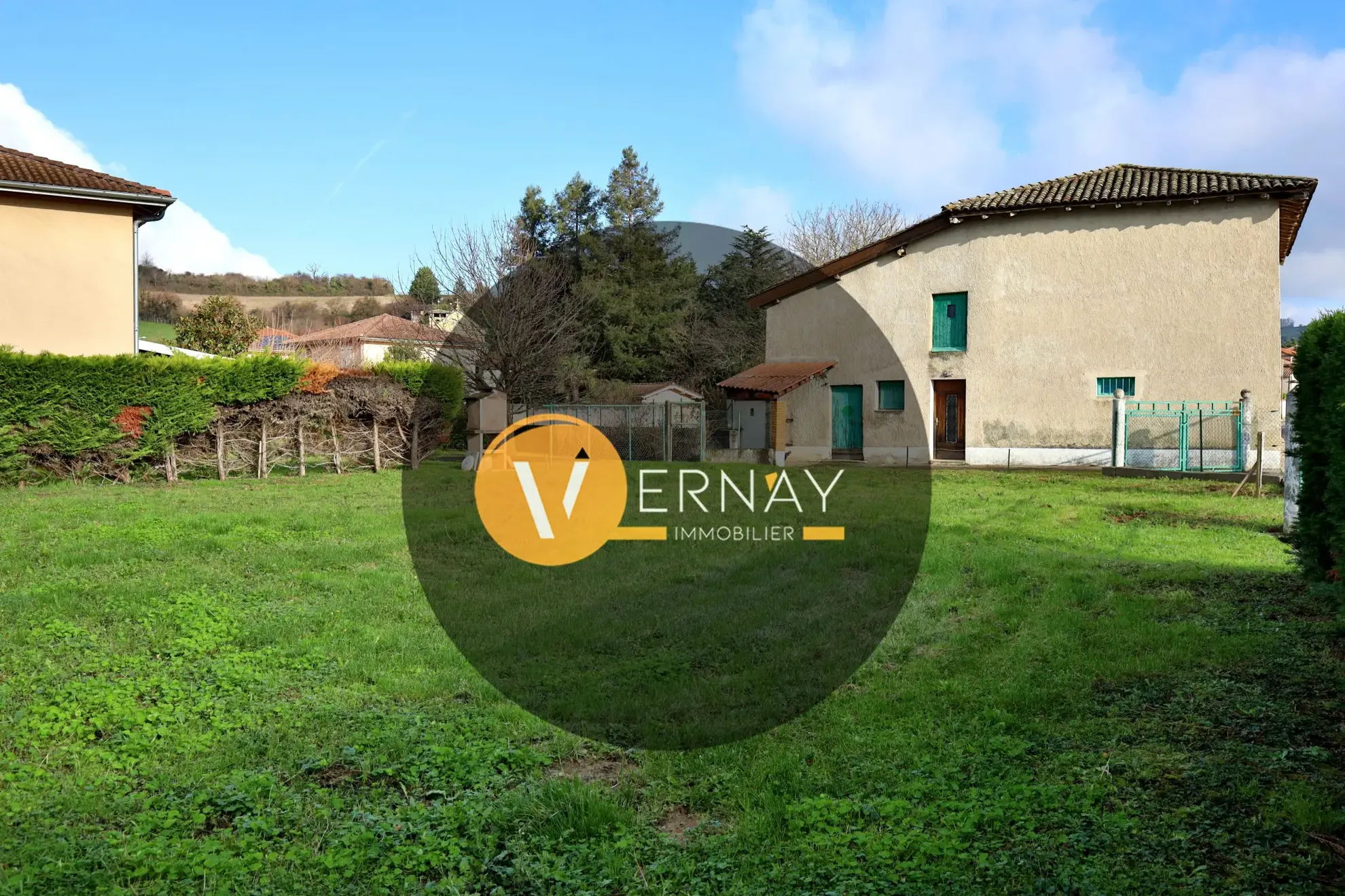 Terrain constructible plat de 409 m² à Luzinay - Emplacement idéal 