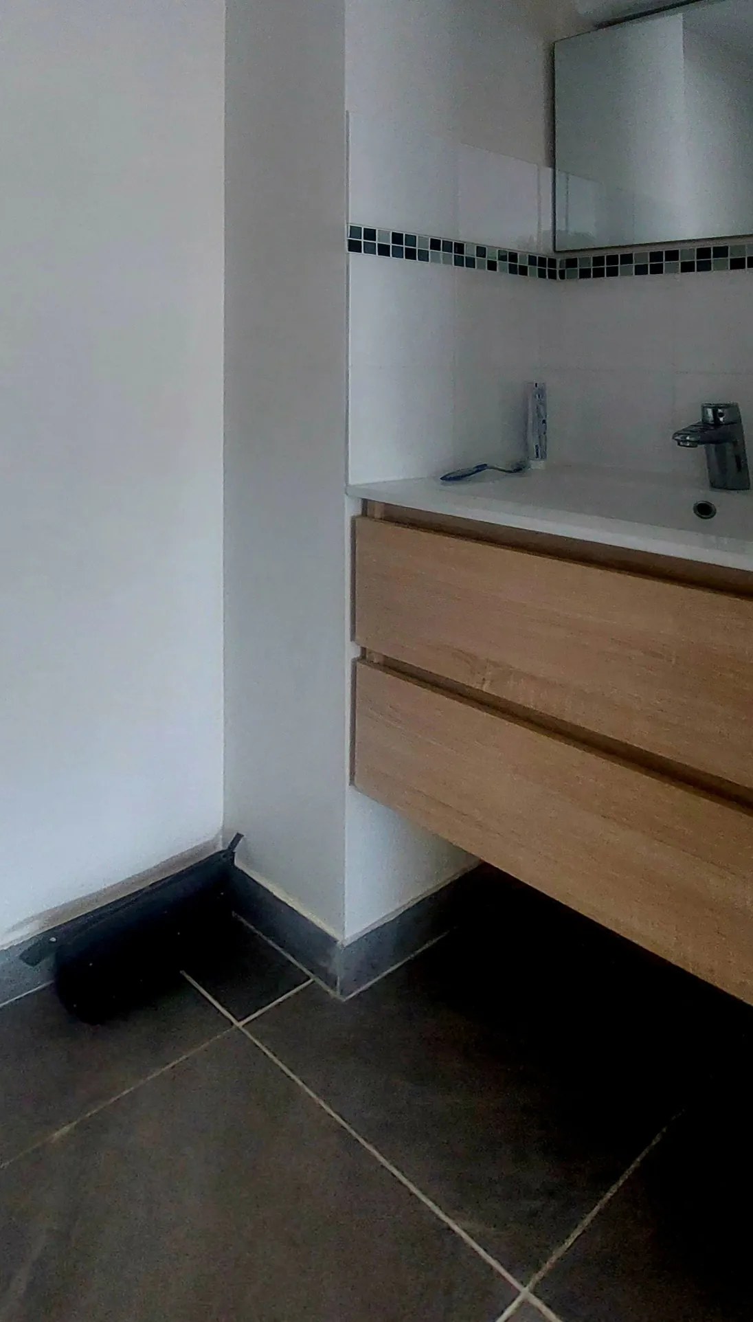 Maison familiale avec 4 chambres à Migennes, terrain clos, proche commodités 