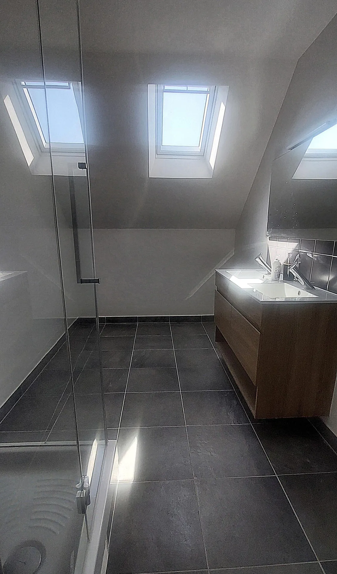 Maison familiale avec 4 chambres à Migennes, terrain clos, proche commodités 