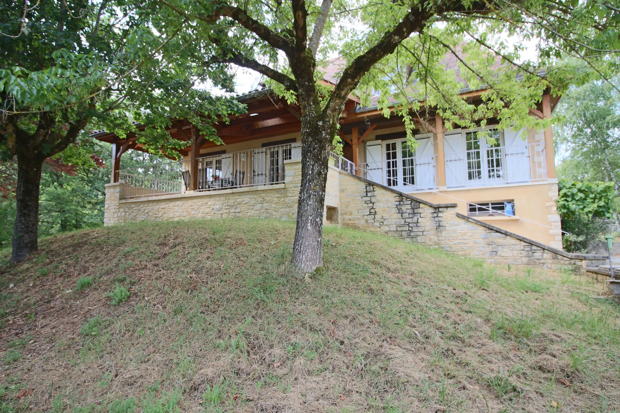 Maison familiale à Prayssac avec grand terrain et fort potentiel de rénovation 