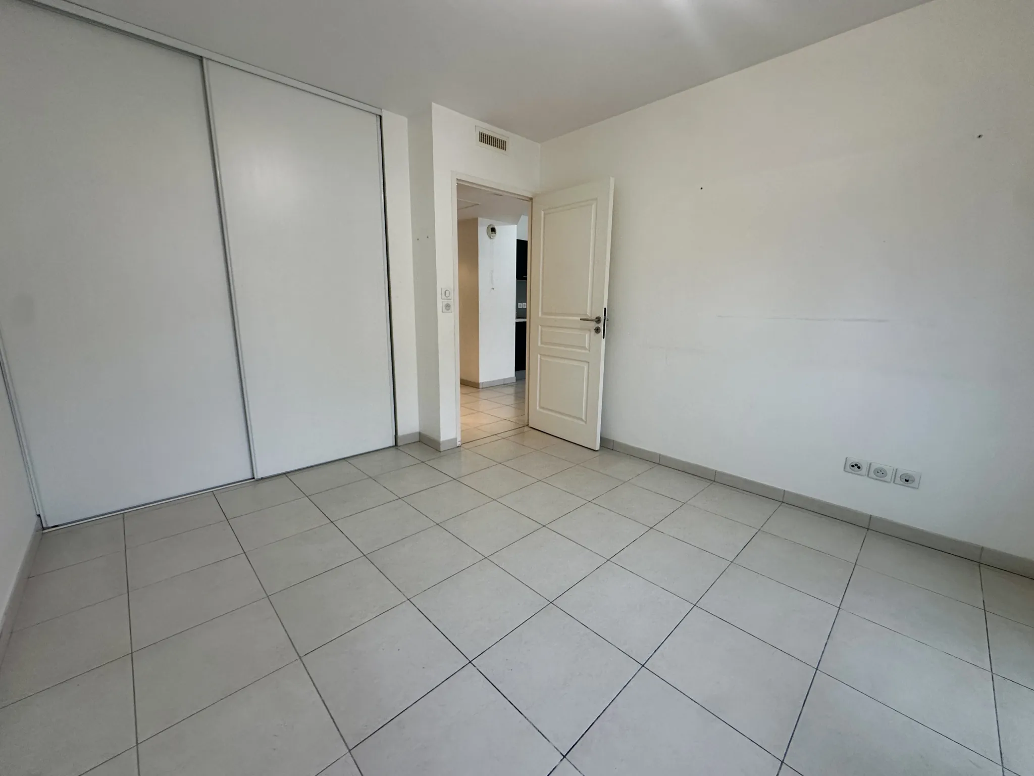 Appartement 2 pièces de 40 m² à Cannes avec terrasse et finitions modernes 