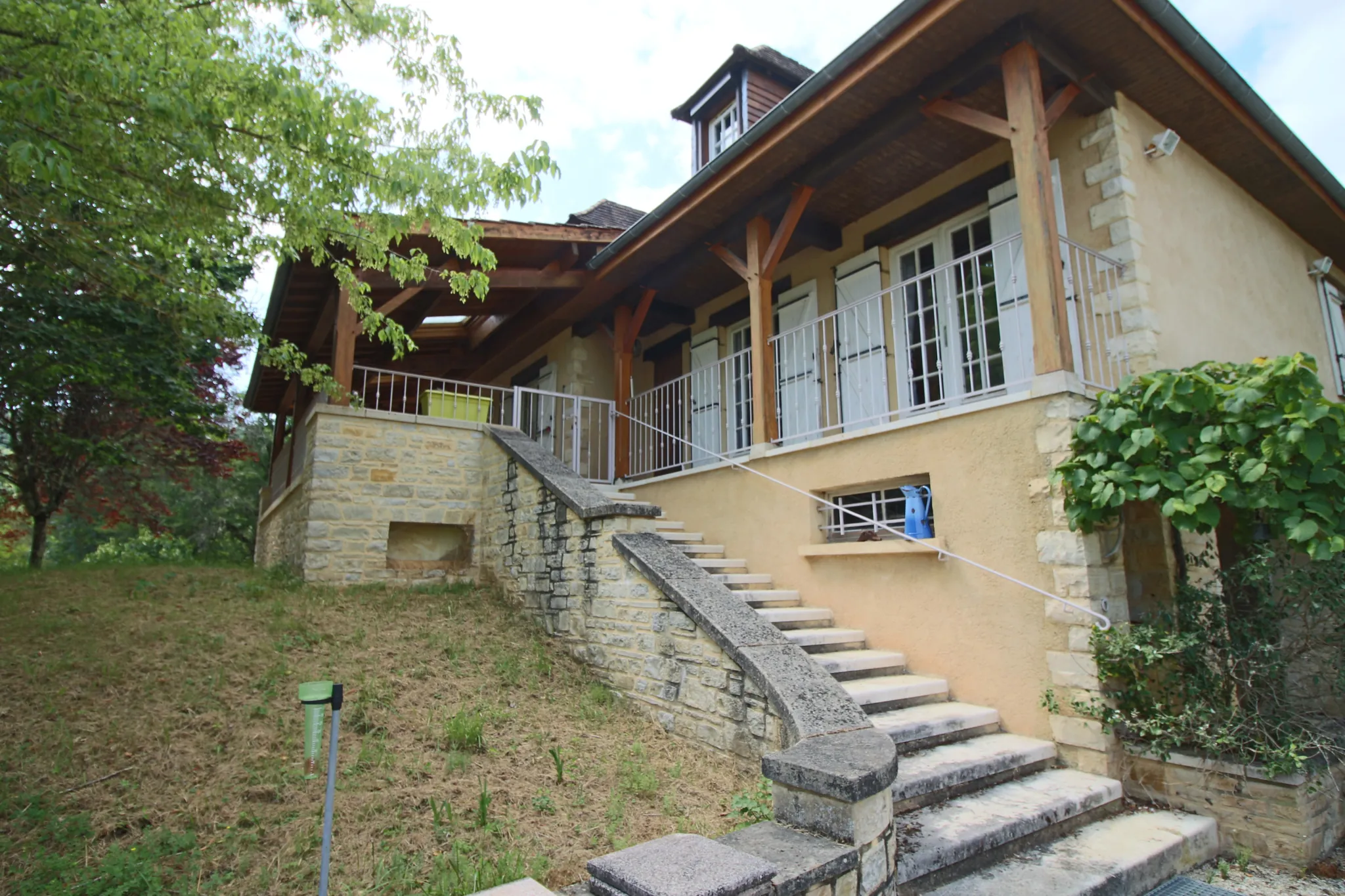 Maison familiale à Prayssac avec grand terrain et fort potentiel de rénovation 