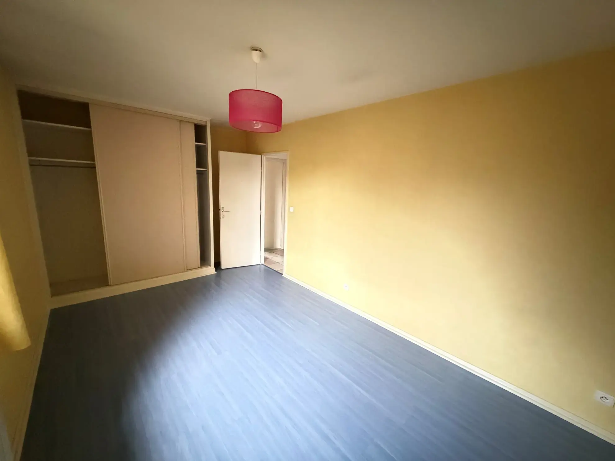 Maison individuelle à rénover avec garage et terrasse à Saint-Étienne-de-Cuines 