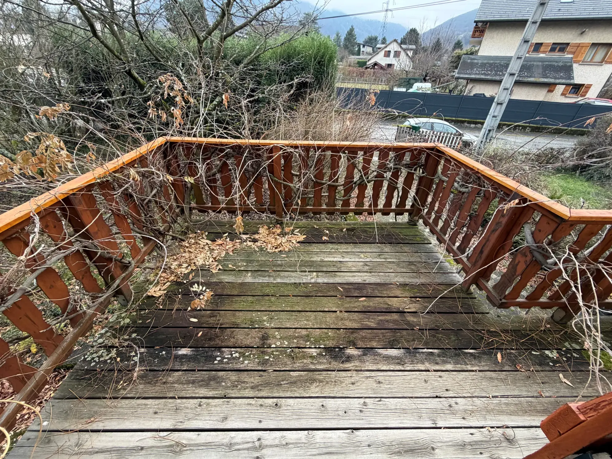 Maison individuelle à rénover avec garage et terrasse à Saint-Étienne-de-Cuines 