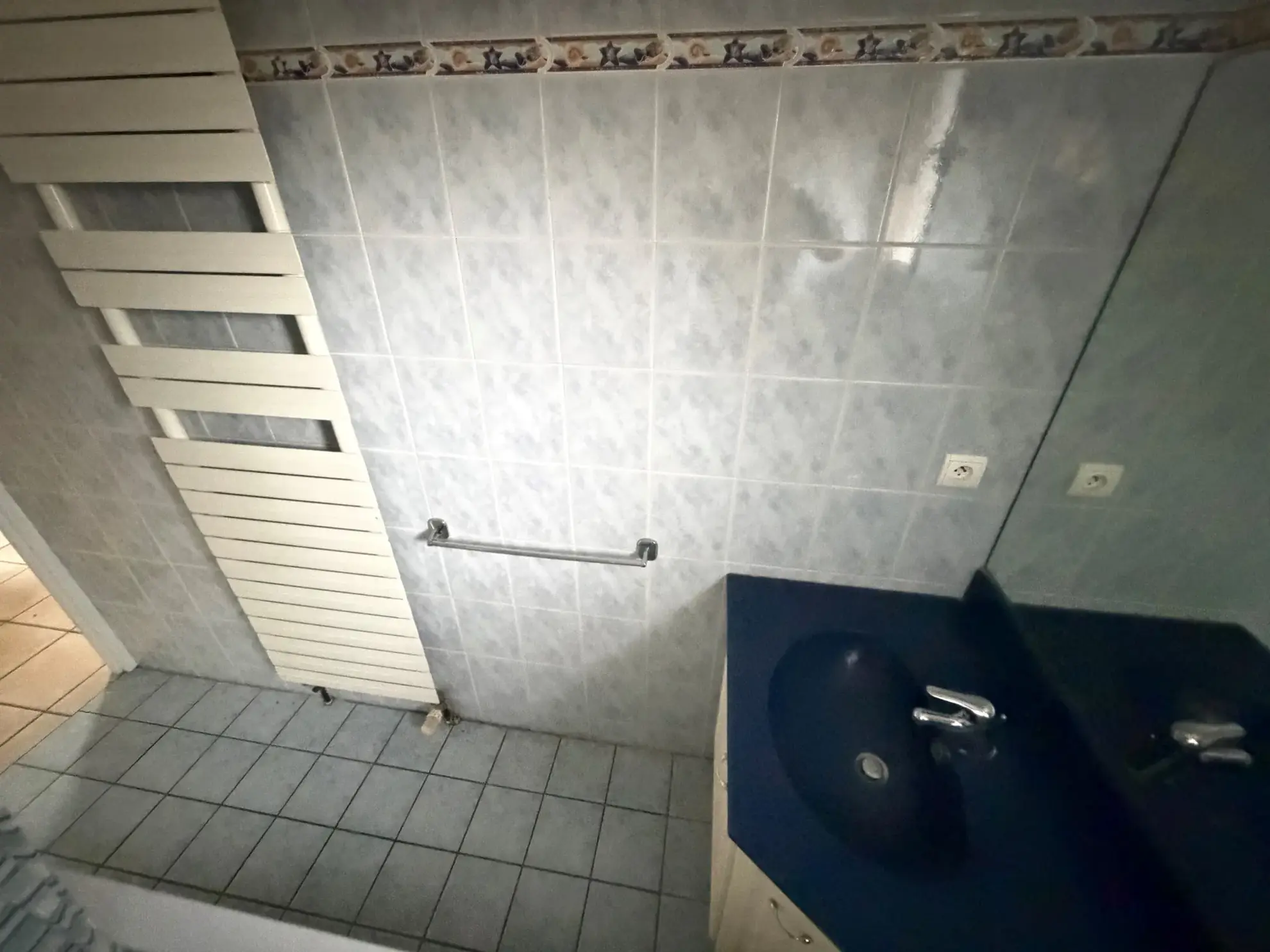 Maison individuelle à rénover avec garage et terrasse à Saint-Étienne-de-Cuines 