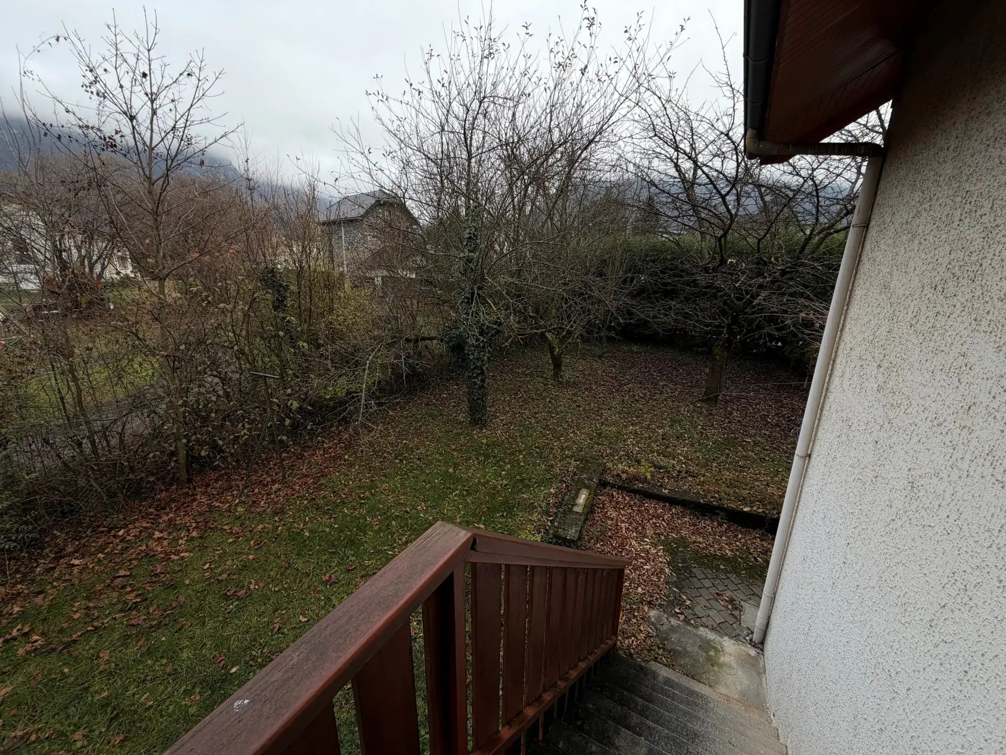 Maison individuelle à rénover avec garage et terrasse à Saint-Étienne-de-Cuines 