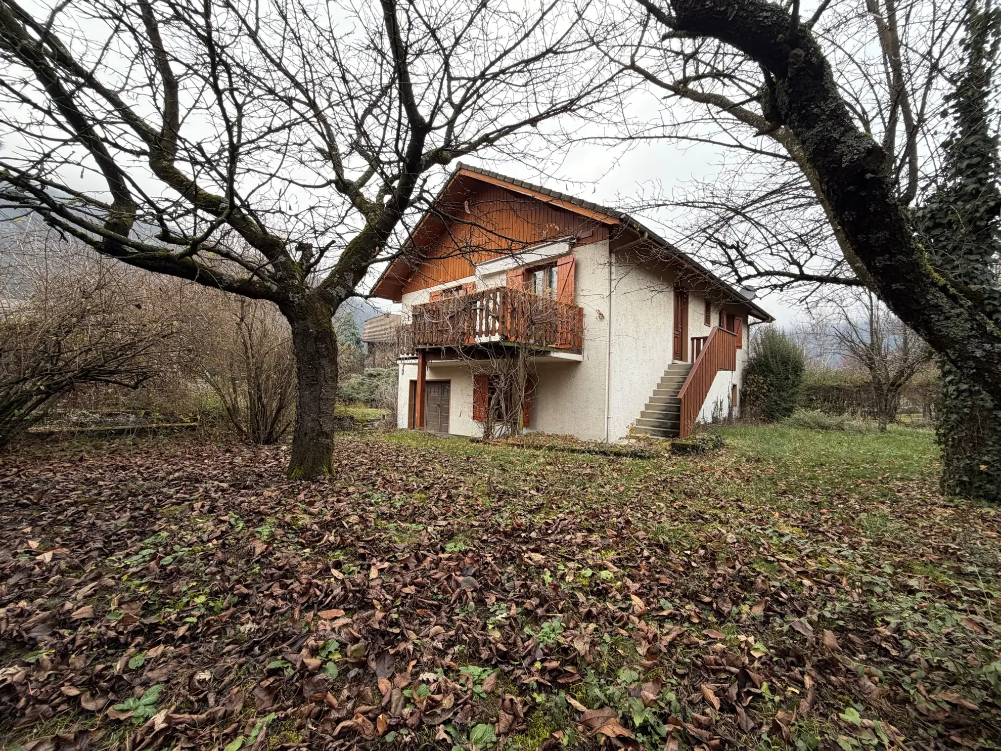 Maison individuelle à rénover avec garage et terrasse à Saint-Étienne-de-Cuines