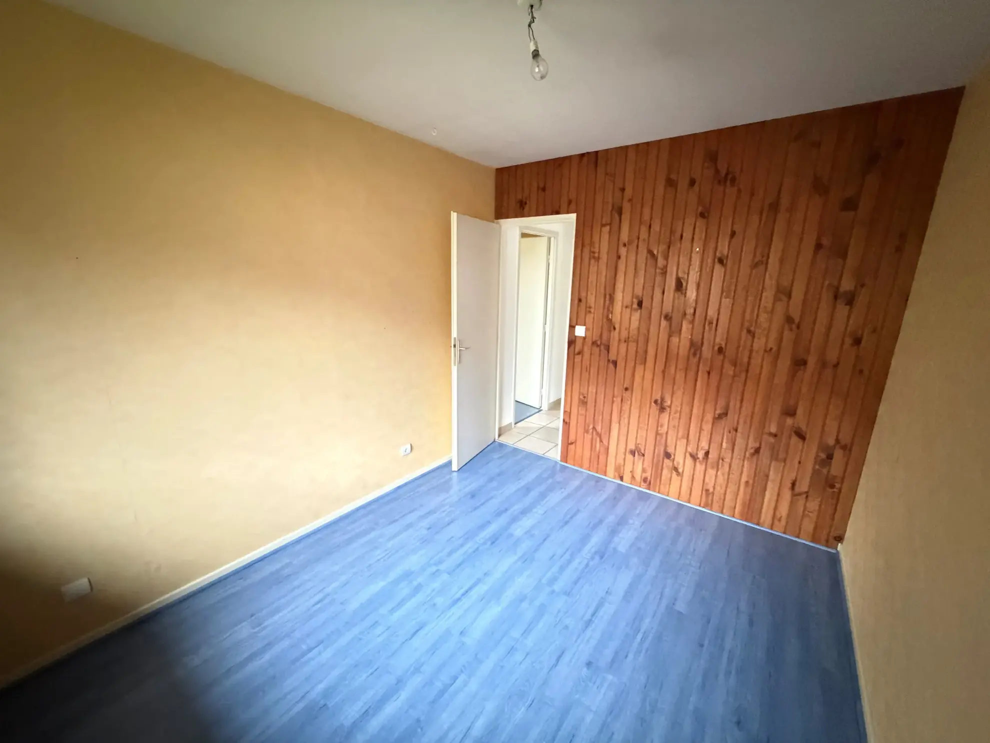 Maison individuelle à rénover avec garage et terrasse à Saint-Étienne-de-Cuines 