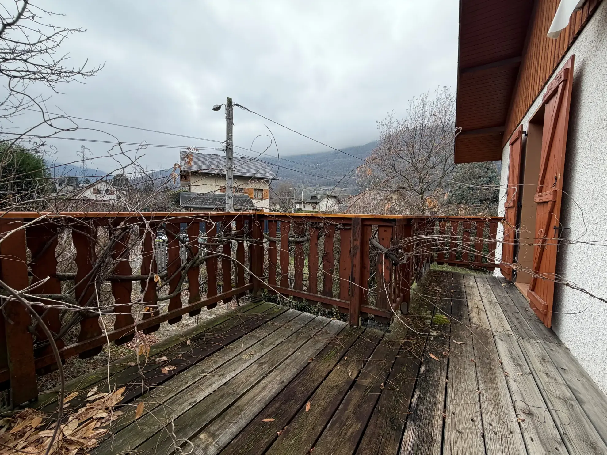 Maison individuelle à rénover avec garage et terrasse à Saint-Étienne-de-Cuines 