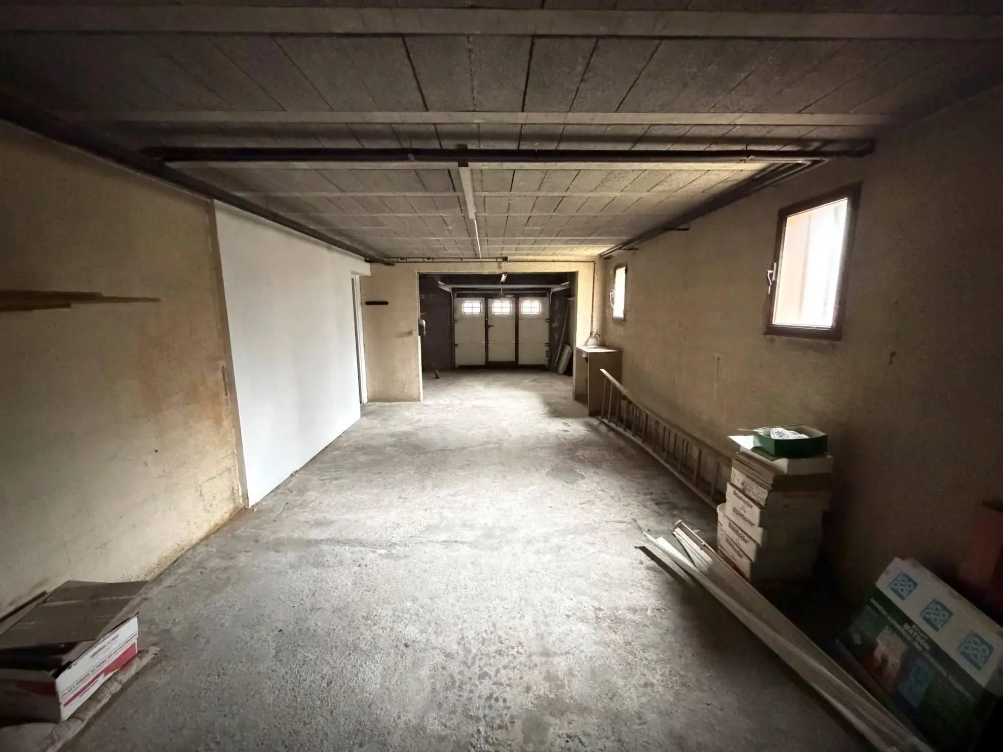 Maison individuelle à rénover avec garage et terrasse à Saint-Étienne-de-Cuines 