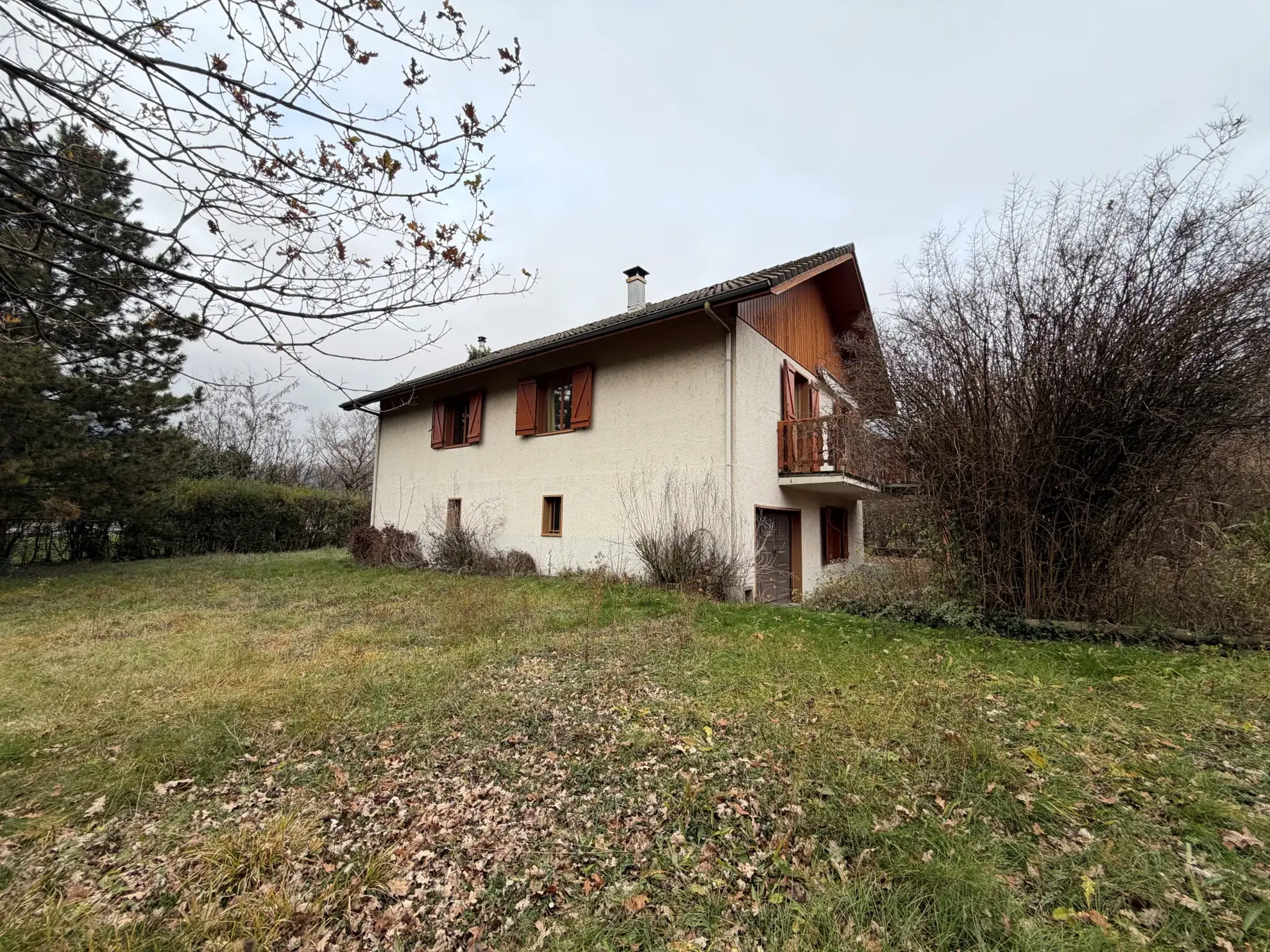 Maison individuelle à rénover avec garage et terrasse à Saint-Étienne-de-Cuines 