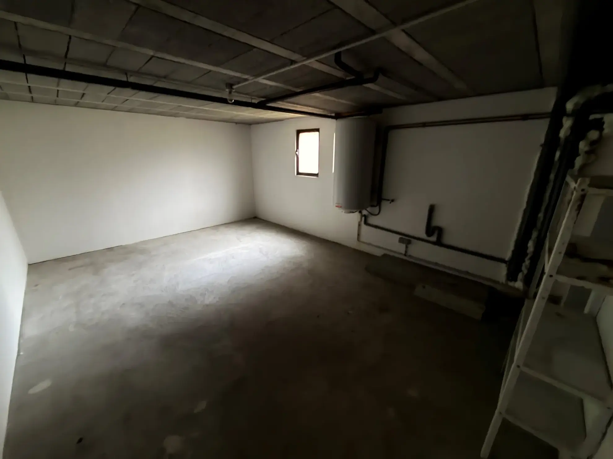 Maison individuelle à rénover avec garage et terrasse à Saint-Étienne-de-Cuines 