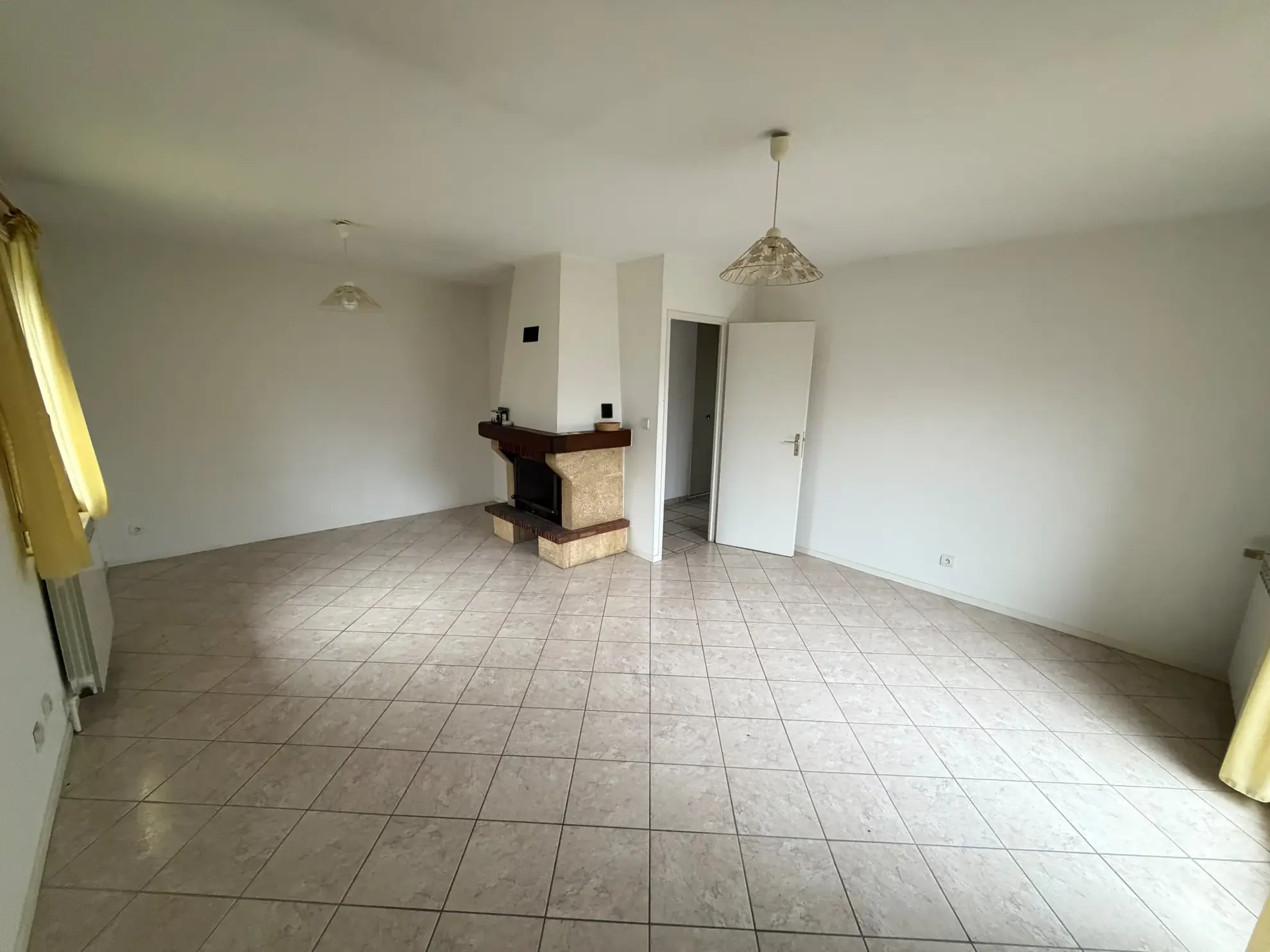 Maison individuelle à rénover avec garage et terrasse à Saint-Étienne-de-Cuines 