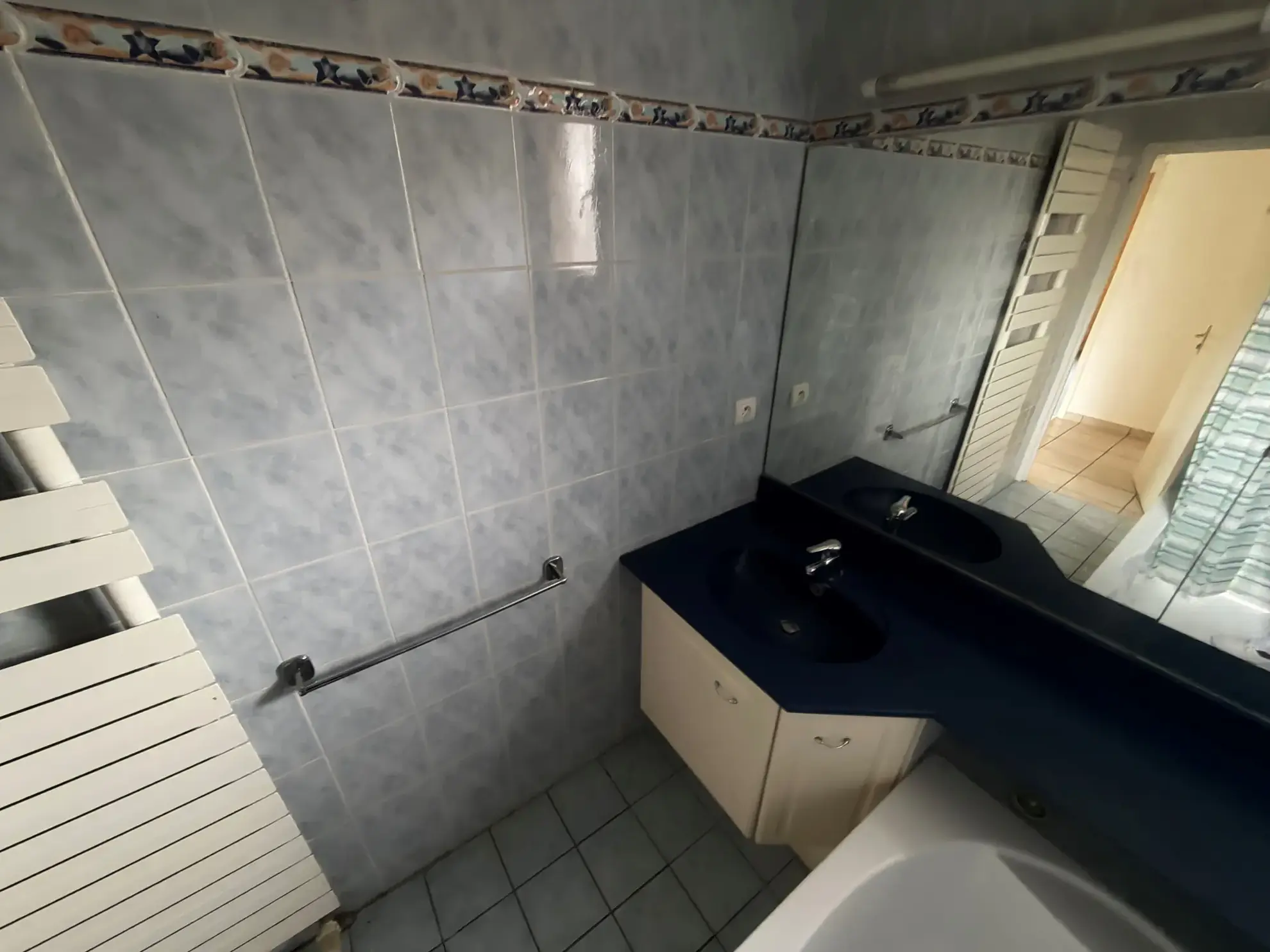 Maison individuelle à rénover avec garage et terrasse à Saint-Étienne-de-Cuines 