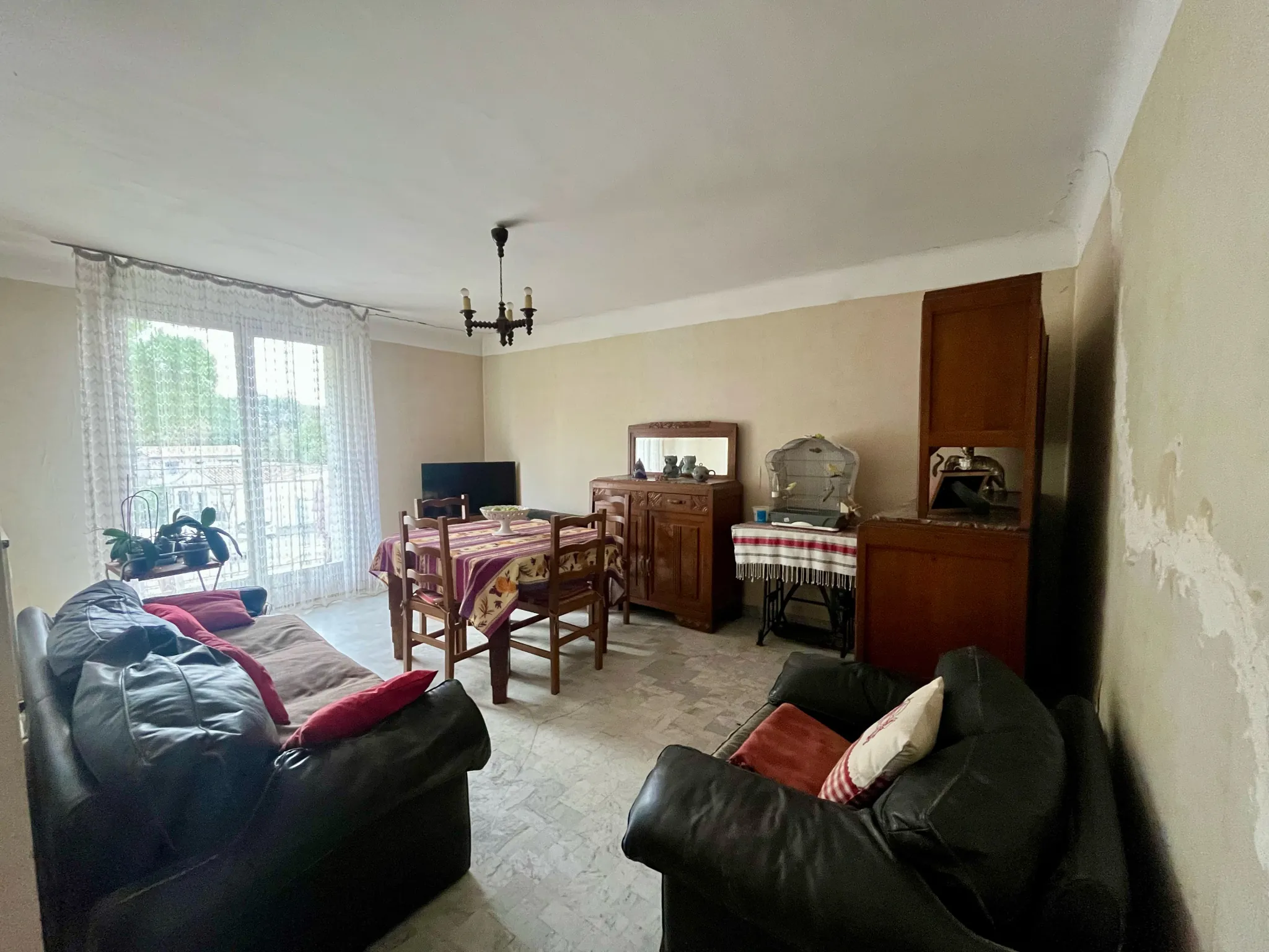 Appartement F4 à rénover avec terrasse à Vidauban - Dernier étage