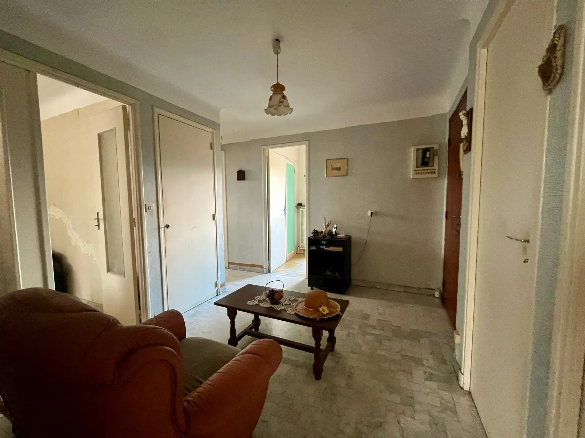 Appartement F4 à rénover avec terrasse à Vidauban - Dernier étage 