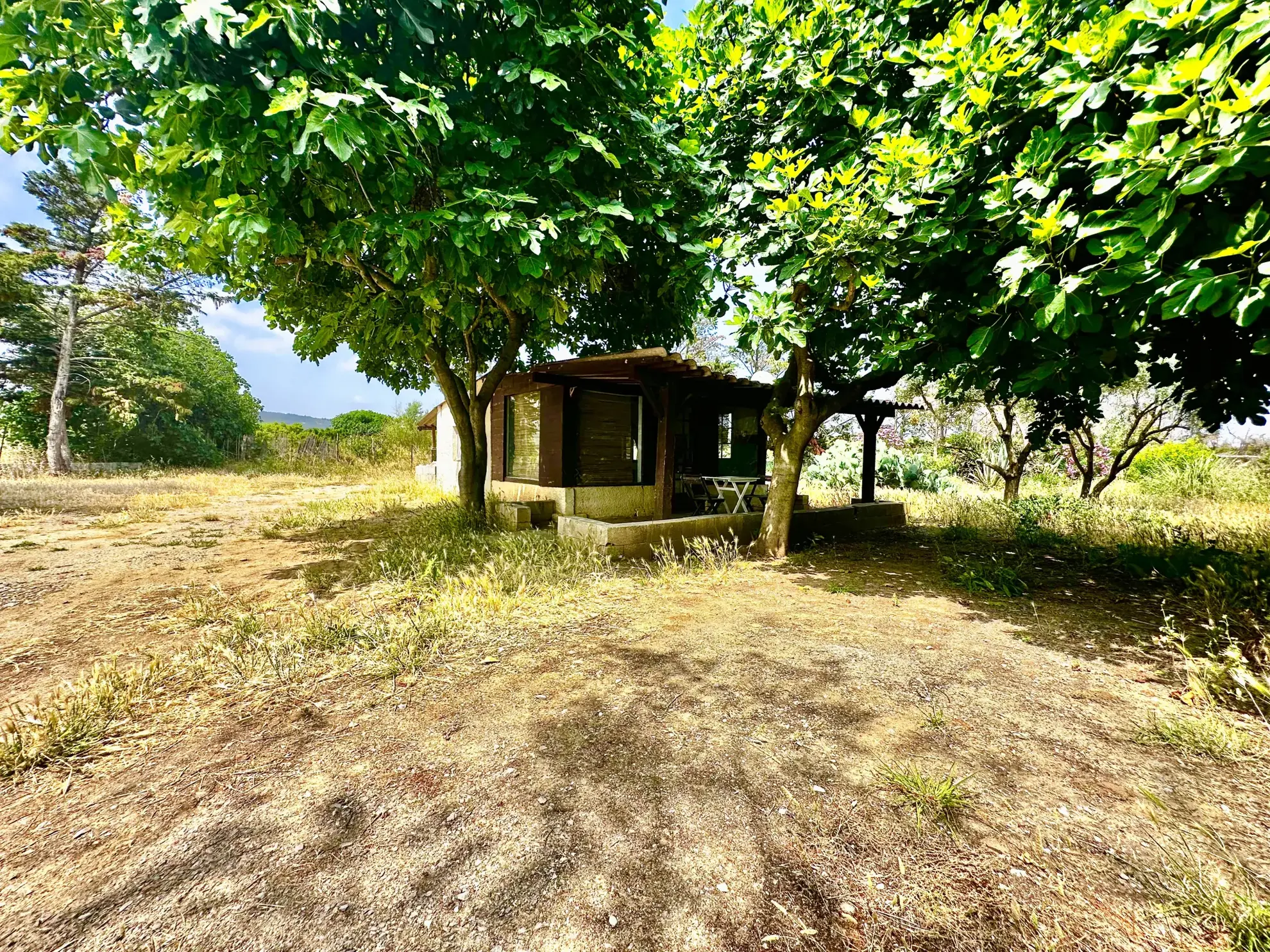 Mazet de 30 m² avec terrain agricole à Mireval - Idéal détente et rénovation