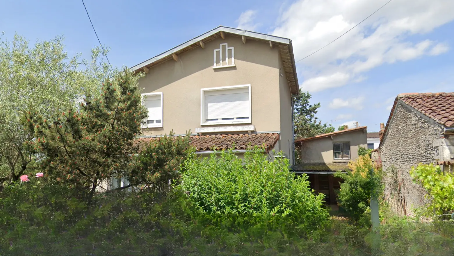 Spacieuse maison avec terrasses, terrain, et potentiel d’aménagement à Puy-l’Évêque 