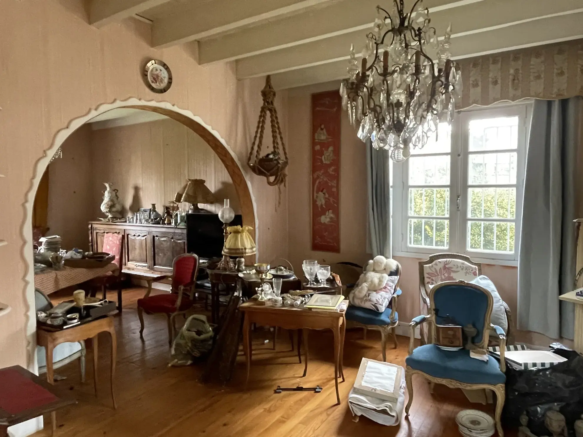 Spacieuse maison avec terrasses, terrain, et potentiel d’aménagement à Puy-l’Évêque 