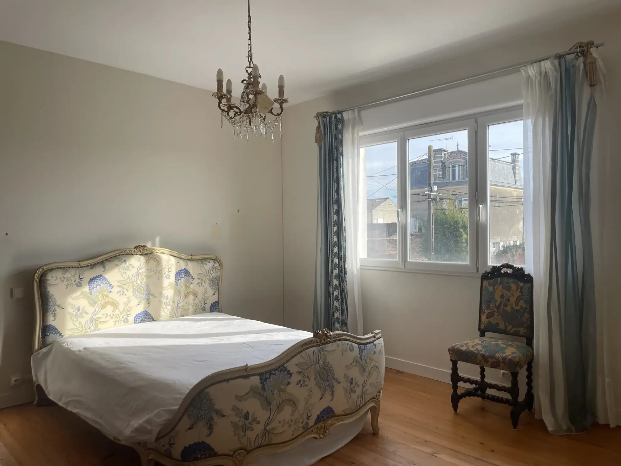 Spacieuse maison avec terrasses, terrain, et potentiel d’aménagement à Puy-l’Évêque 