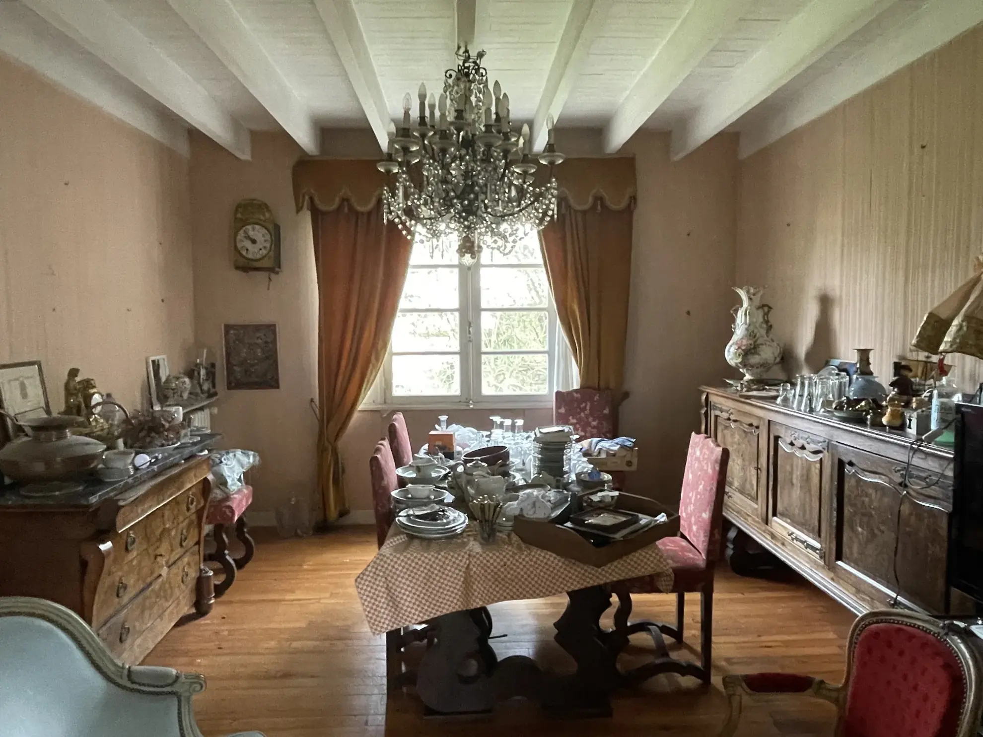 Spacieuse maison avec terrasses, terrain, et potentiel d’aménagement à Puy-l’Évêque 