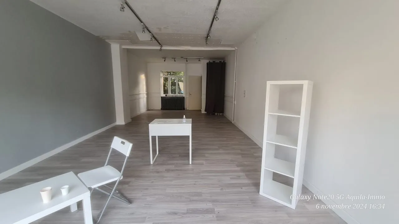 Immeuble professionnel de 200 m² à Épinouze - Idéal pour commerce ou santé 