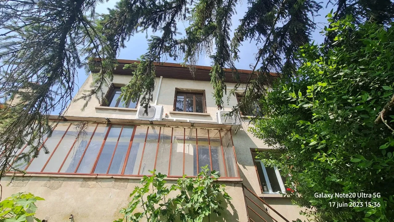 Immeuble professionnel de 200 m² à Épinouze - Idéal pour commerce ou santé 