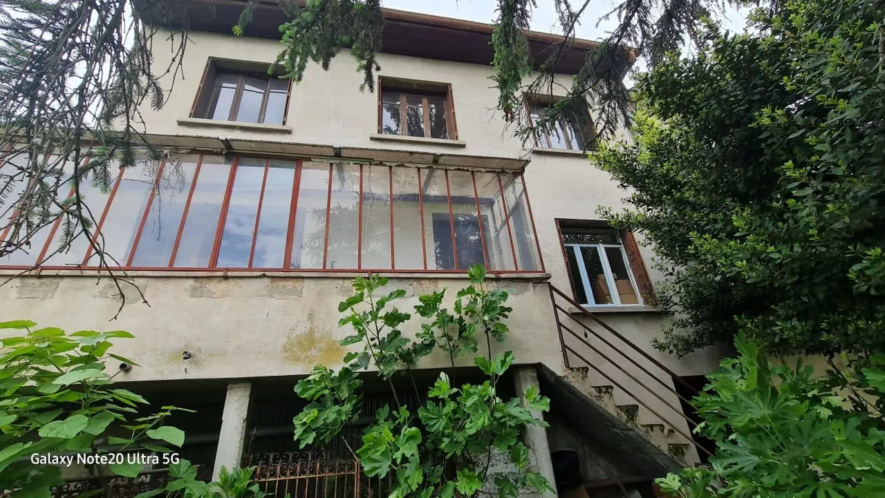 Immeuble professionnel de 200 m² à Épinouze - Idéal pour commerce ou santé 