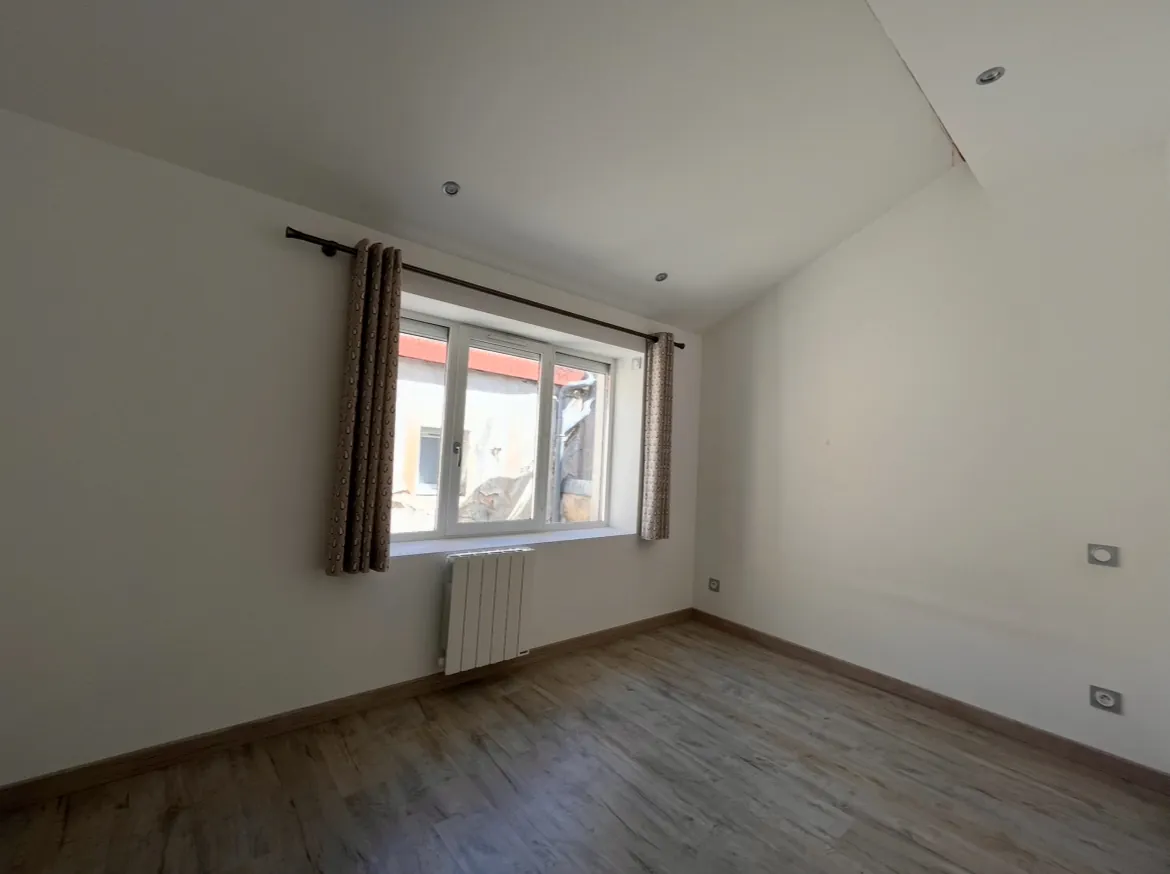 Appartement T4 rénové au dernier étage en plein centre de Villefranche-sur-Saône 