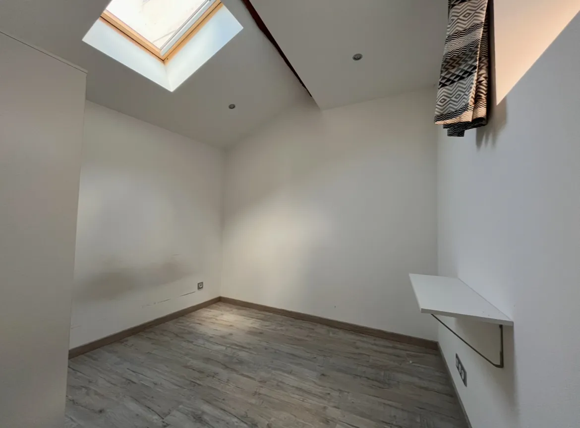 Appartement T4 rénové au dernier étage en plein centre de Villefranche-sur-Saône 