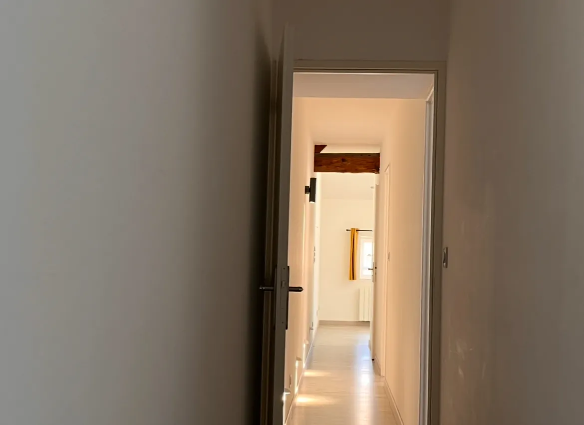 Appartement T4 rénové au dernier étage en plein centre de Villefranche-sur-Saône 