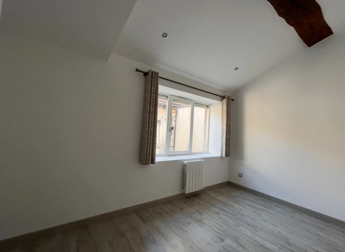 Appartement T4 rénové au dernier étage en plein centre de Villefranche-sur-Saône 