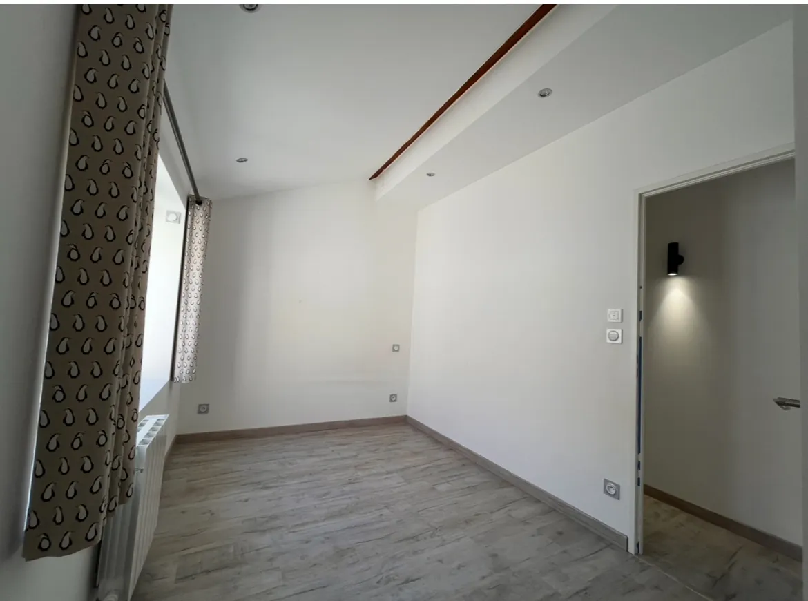 Appartement T4 rénové au dernier étage en plein centre de Villefranche-sur-Saône 