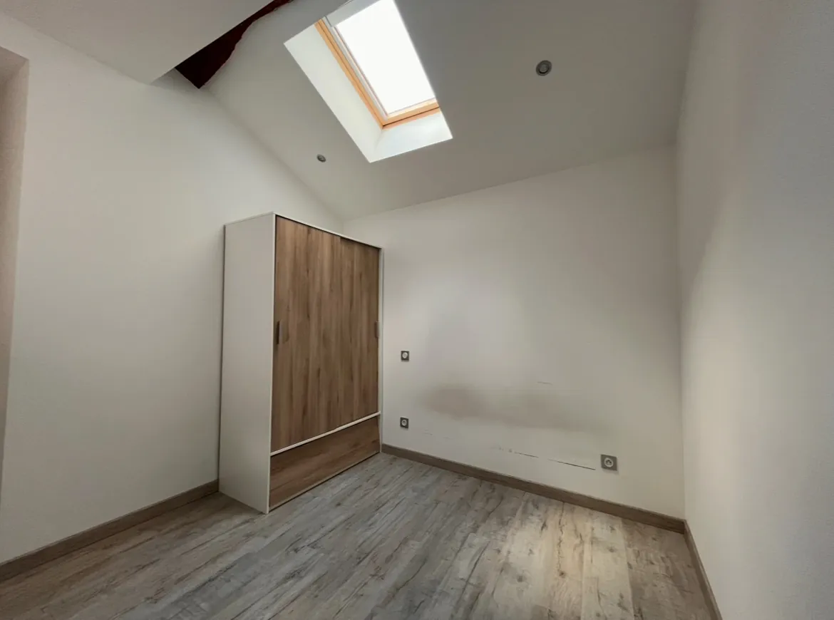 Appartement T4 rénové au dernier étage en plein centre de Villefranche-sur-Saône 