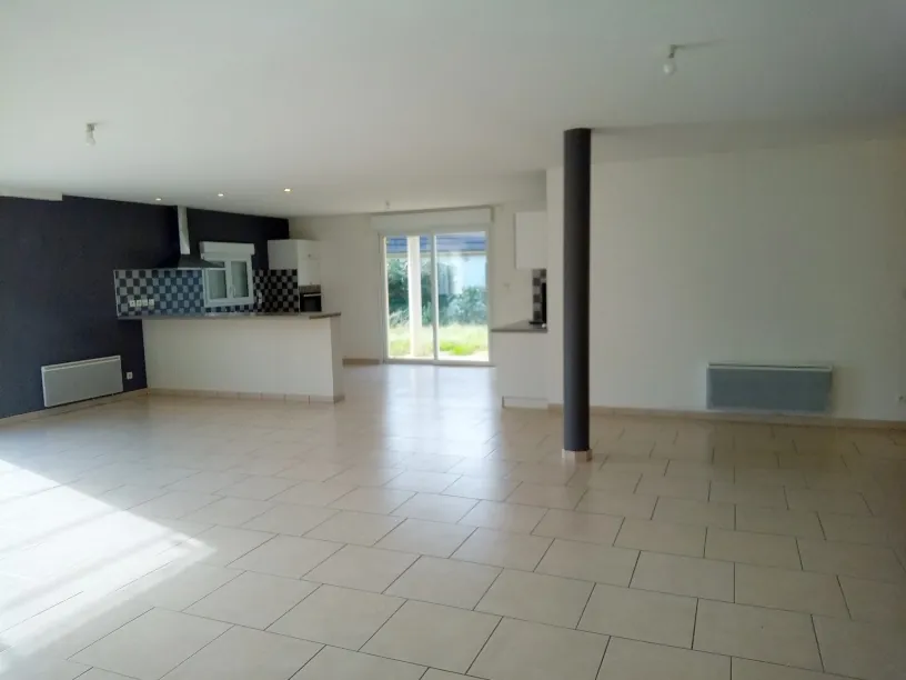 Maison familiale 4 chambres avec jardin et garage à Varennes Vauzelles 