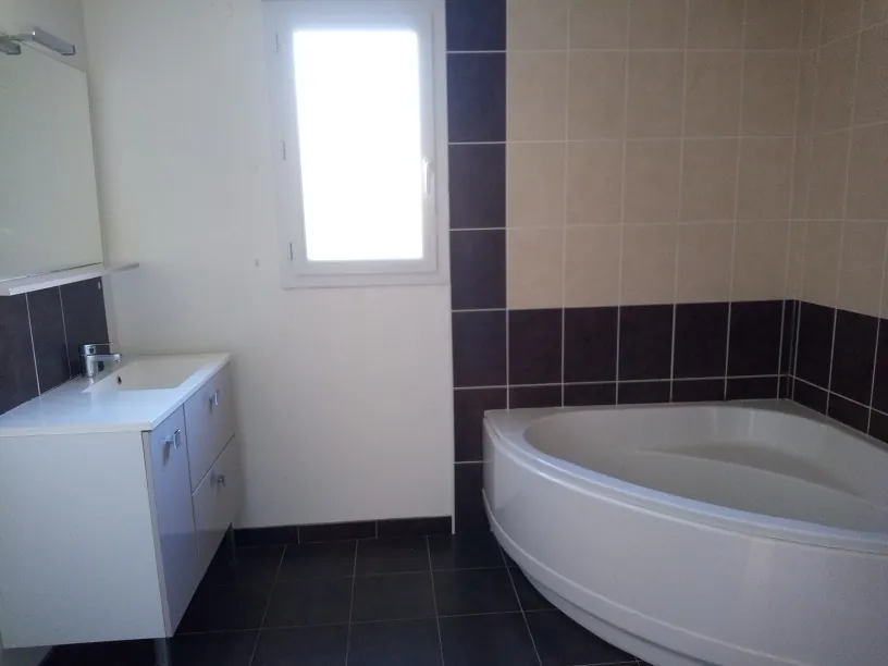 Maison familiale 4 chambres avec jardin et garage à Varennes Vauzelles 