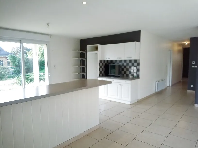 Maison familiale 4 chambres avec jardin et garage à Varennes Vauzelles 