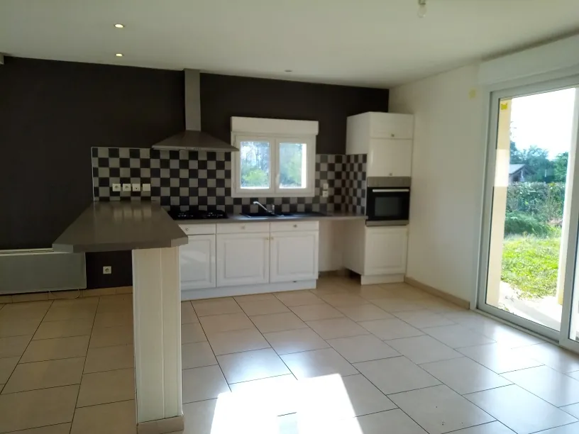 Maison familiale 4 chambres avec jardin et garage à Varennes Vauzelles 