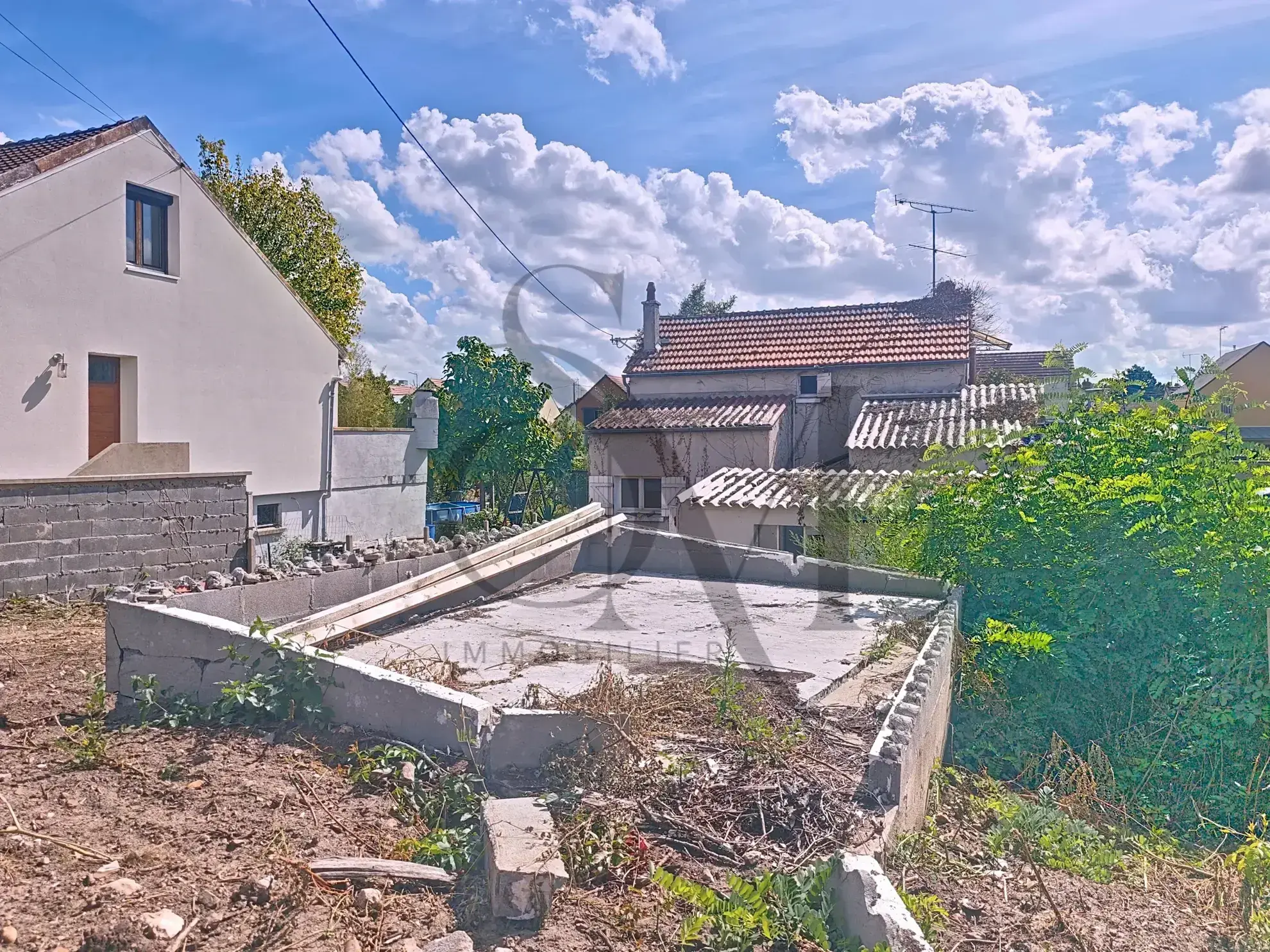 Maison à rénover à Amilly (45200) avec grand potentiel et terrain de 553 m² 