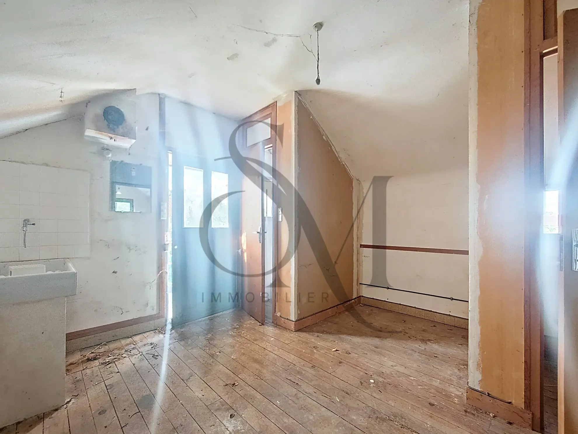 Maison à rénover à Amilly (45200) avec grand potentiel et terrain de 553 m² 