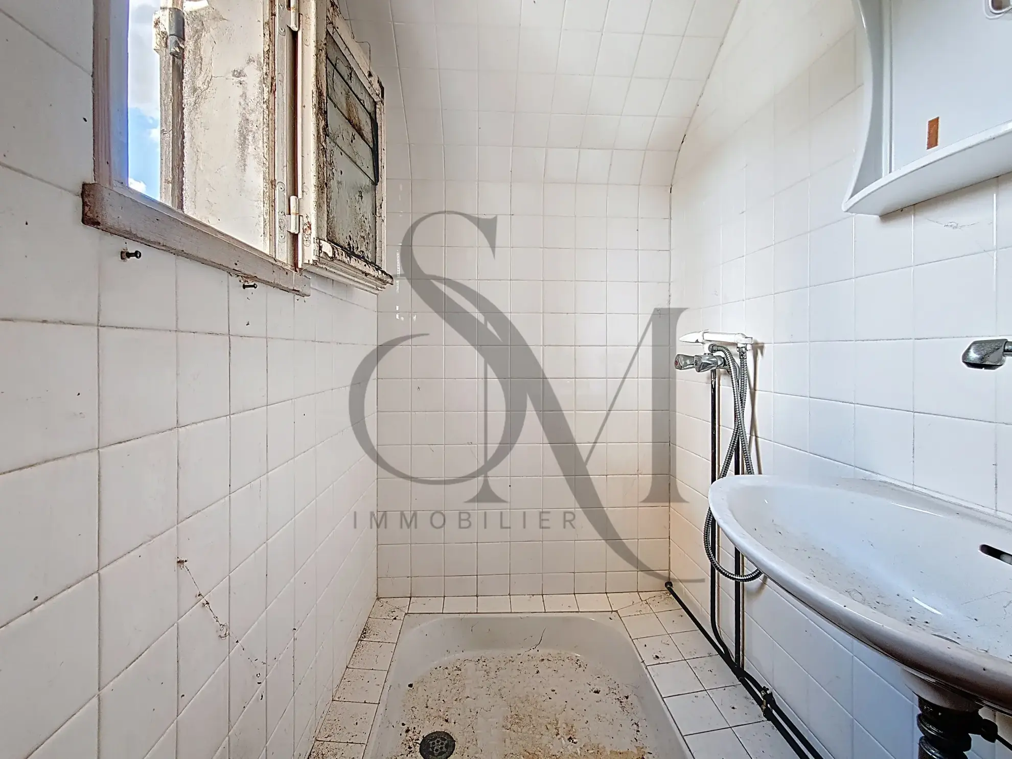 Maison à rénover à Amilly (45200) avec grand potentiel et terrain de 553 m² 