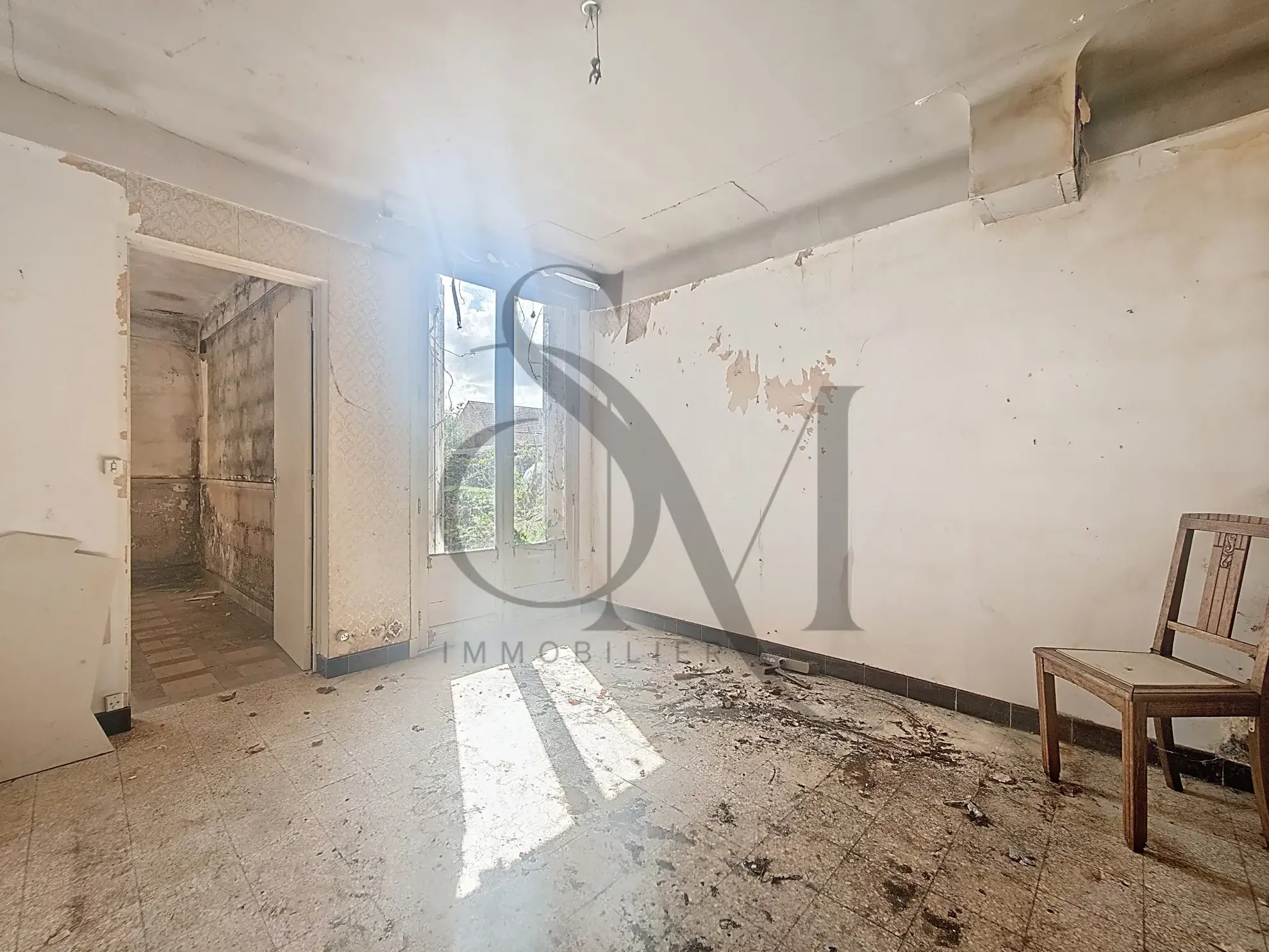 Maison à rénover à Amilly (45200) avec grand potentiel et terrain de 553 m² 