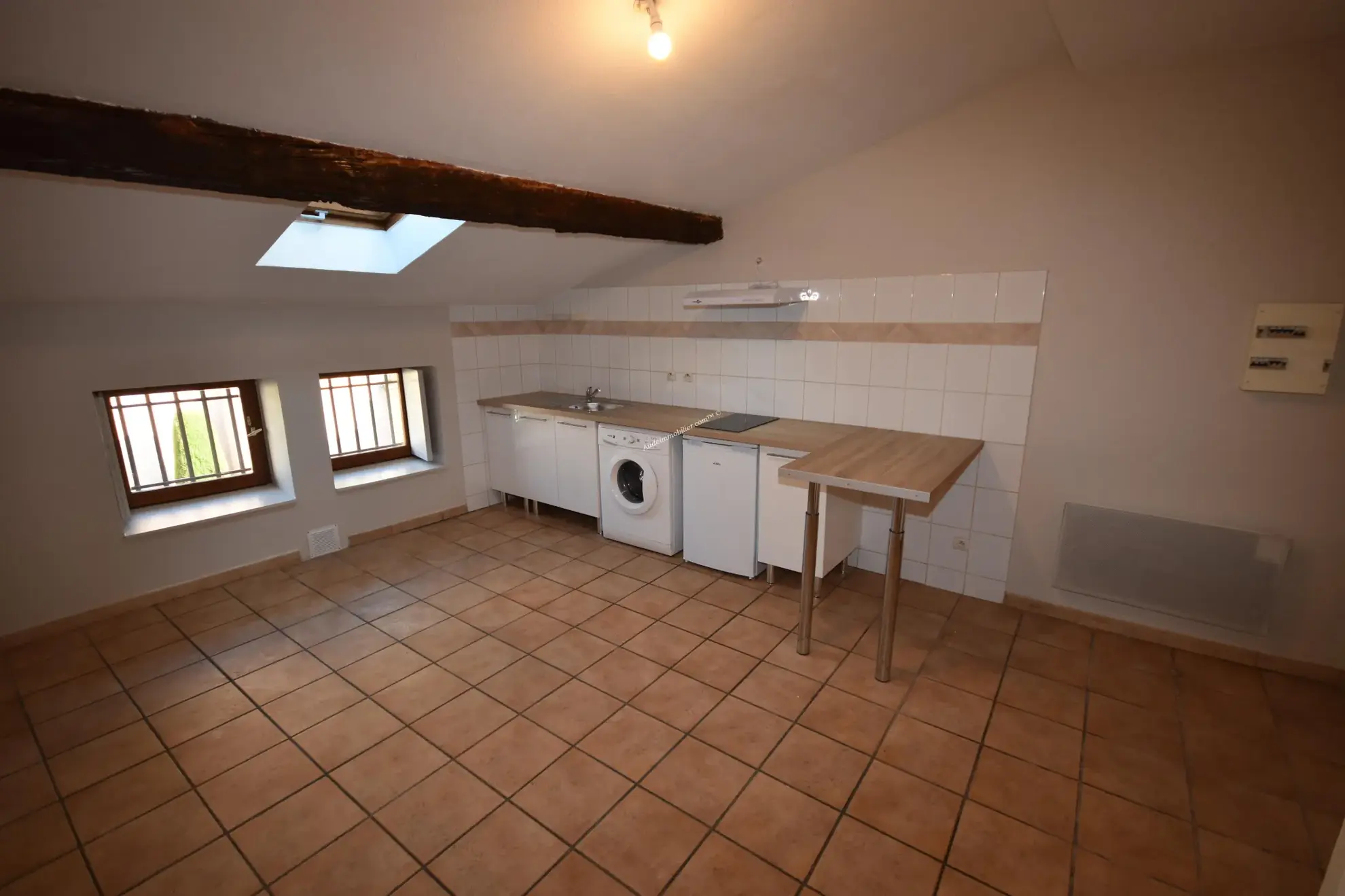 Studio rénové à Limoux, location bail en cours, idéal investisseur