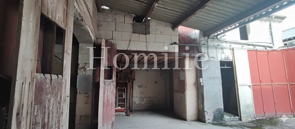 Ancien bâtiment en pierre à Saint Georges sur Cher, potentiel de rénovation et proximité de Chenonceaux 