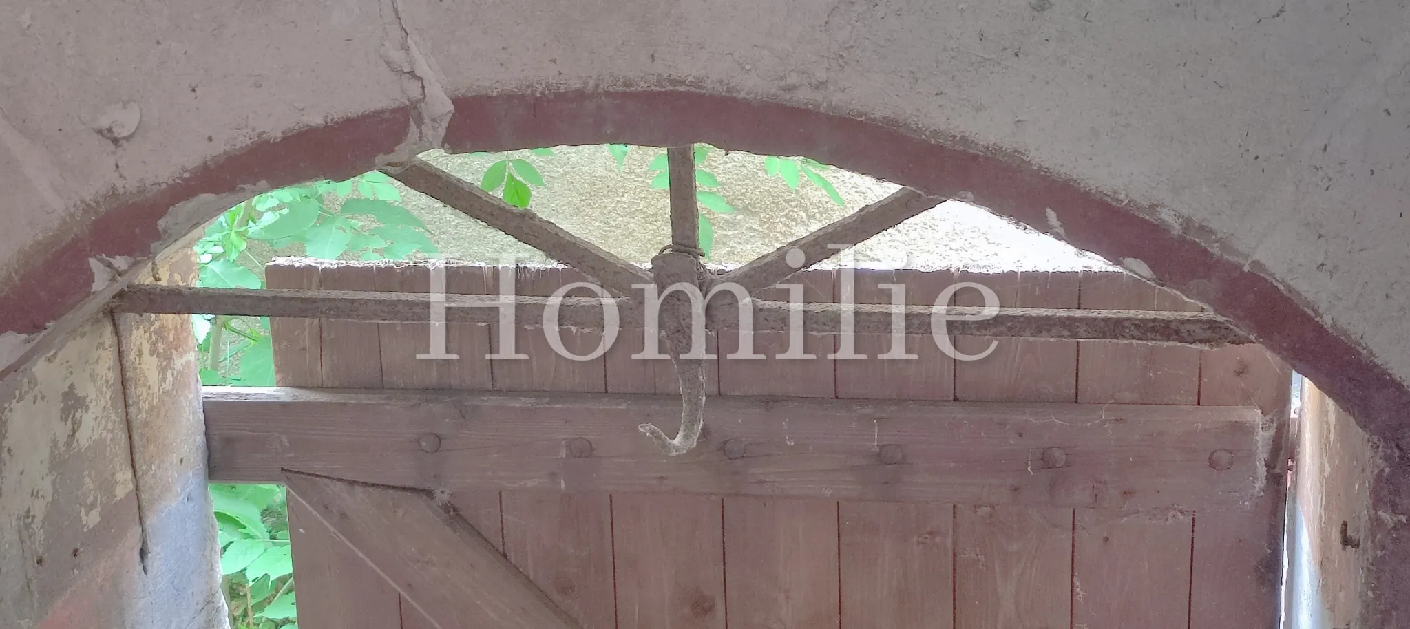 Ancien bâtiment en pierre à Saint Georges sur Cher, potentiel de rénovation et proximité de Chenonceaux 