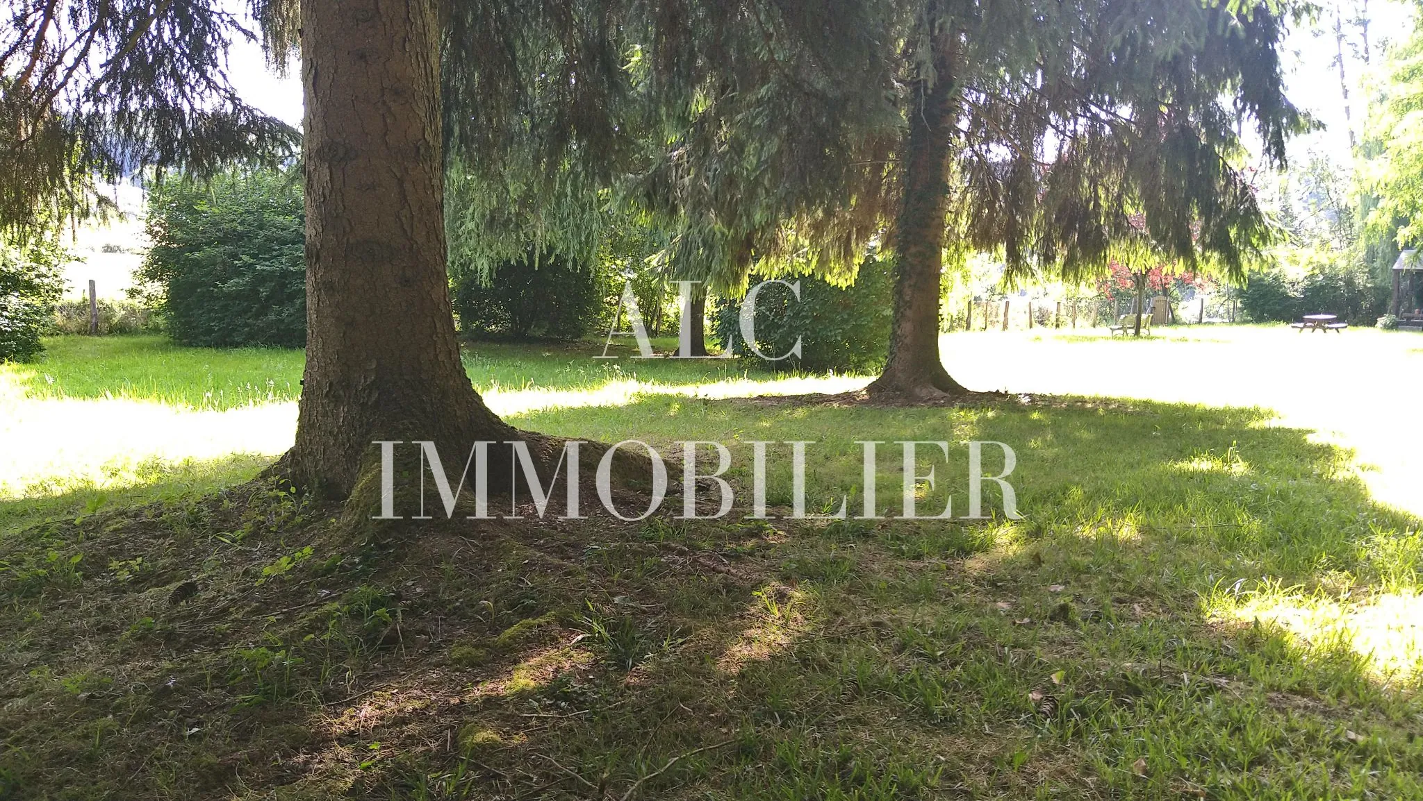 Terrain de loisir de 1710 m² avec chalet à St Leonard des Bois